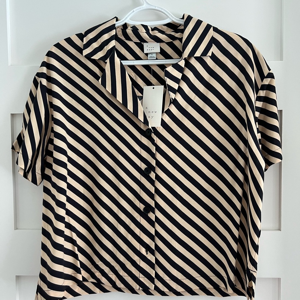 A New Day Black and Tan Crop Button Down Shirt